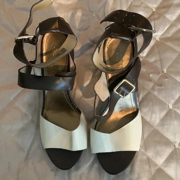 Kenneth Cole Reaction| Woman’s wooden heeled open toe sandal/shoe. Size: 7 - Picture 2 of 5